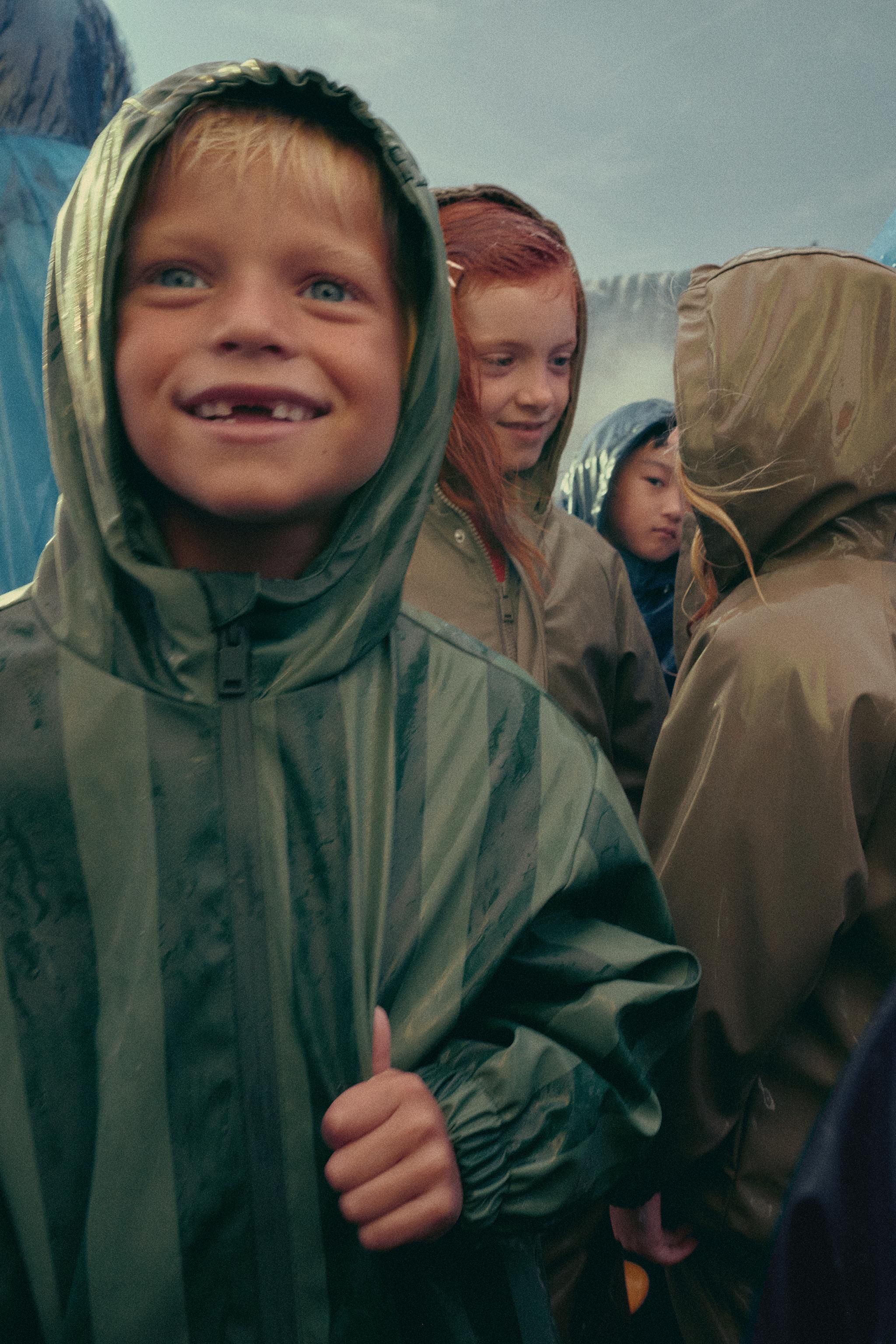 RUBBERIZED WATER REPELLENT RAINCOAT